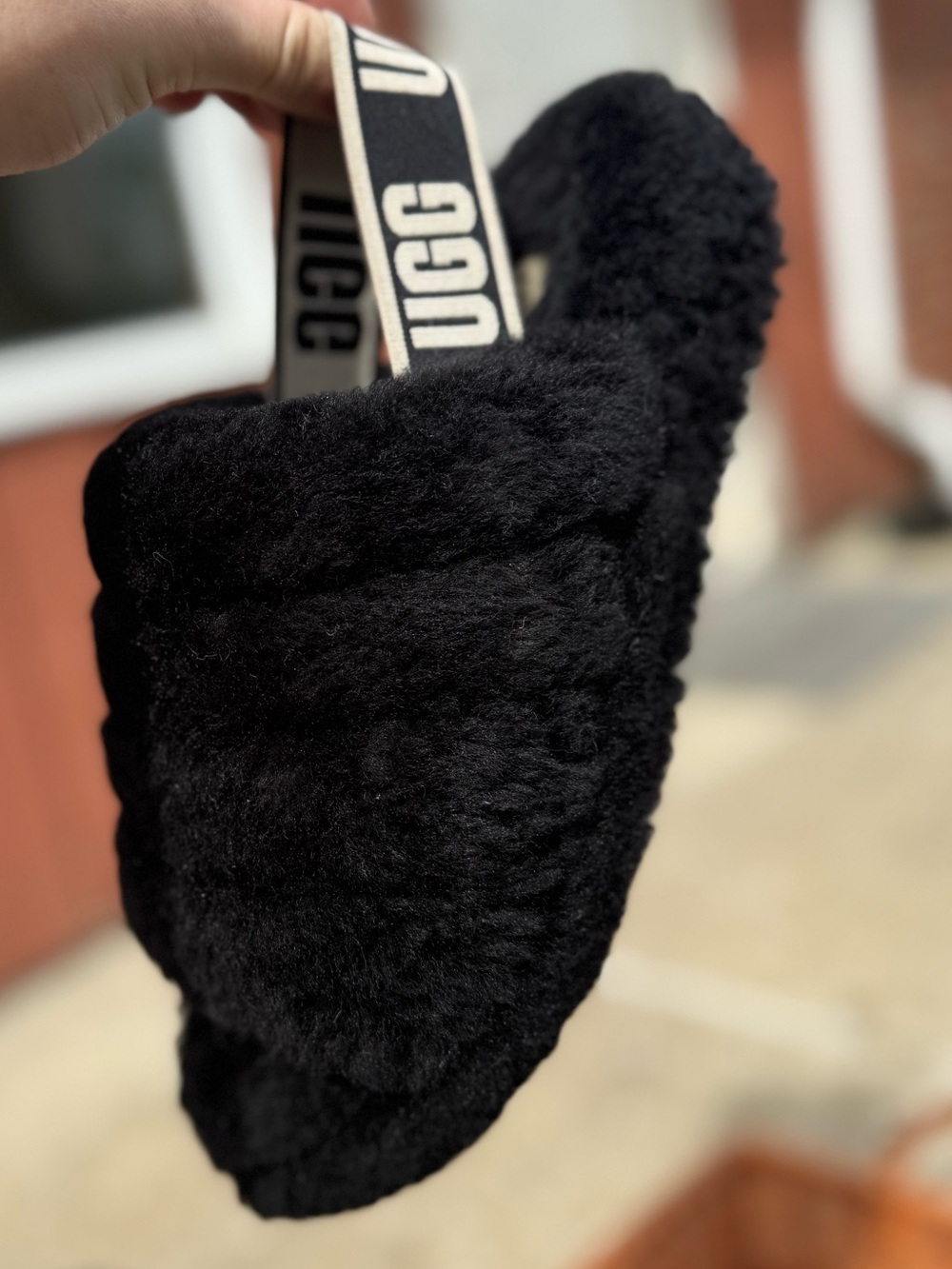 UGG Fluff Yeah Black Sheepskin Slide Sandals Slippers Women’s Size 8